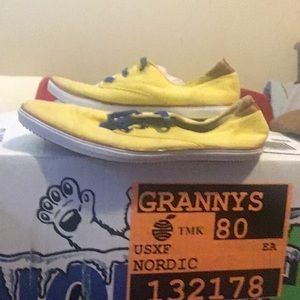 I’m selling yellow shoes